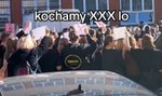 Protest uczniów przed krakowskim liceum. Dyrektorka mierzy się z poważnymi oskarżeniami