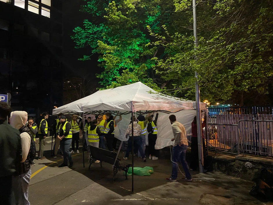 Takovska ispred RTS šator