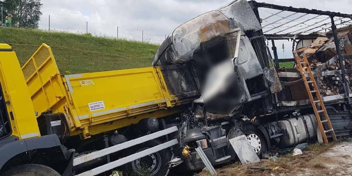 Wypadek na A2. Spłonęły dwie osoby, trzecia walczy o życie 