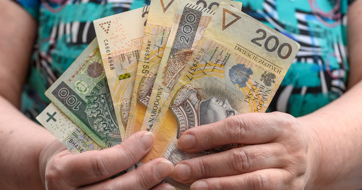 Rozpoczęła się wypłata czternastych emerytur. Ponad 990 mln zł