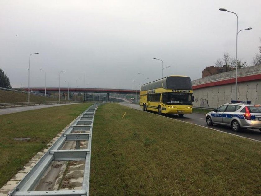 Kierowca autobusu jechał autostradą pod prąd