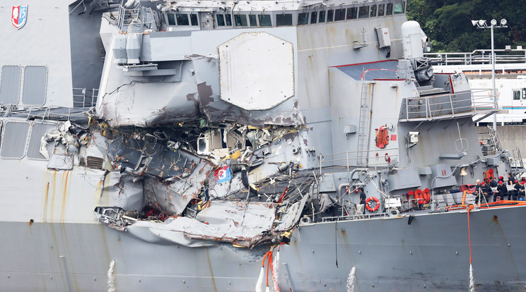 A USS Fitzgerald így rongálódott meg a balesetben /Fotó: AFP