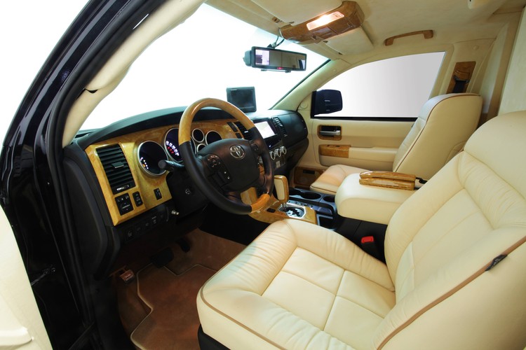 Toyota sequoia przerobiona przez firmę Lexani Motorcars