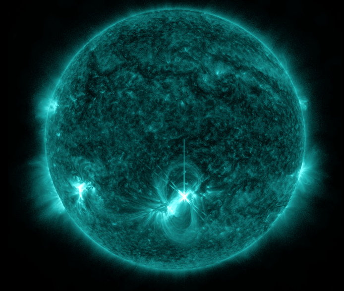 Rozbłysk słoneczny uchwycony w podzbiorze ekstremalnego światła ultrafioletowego