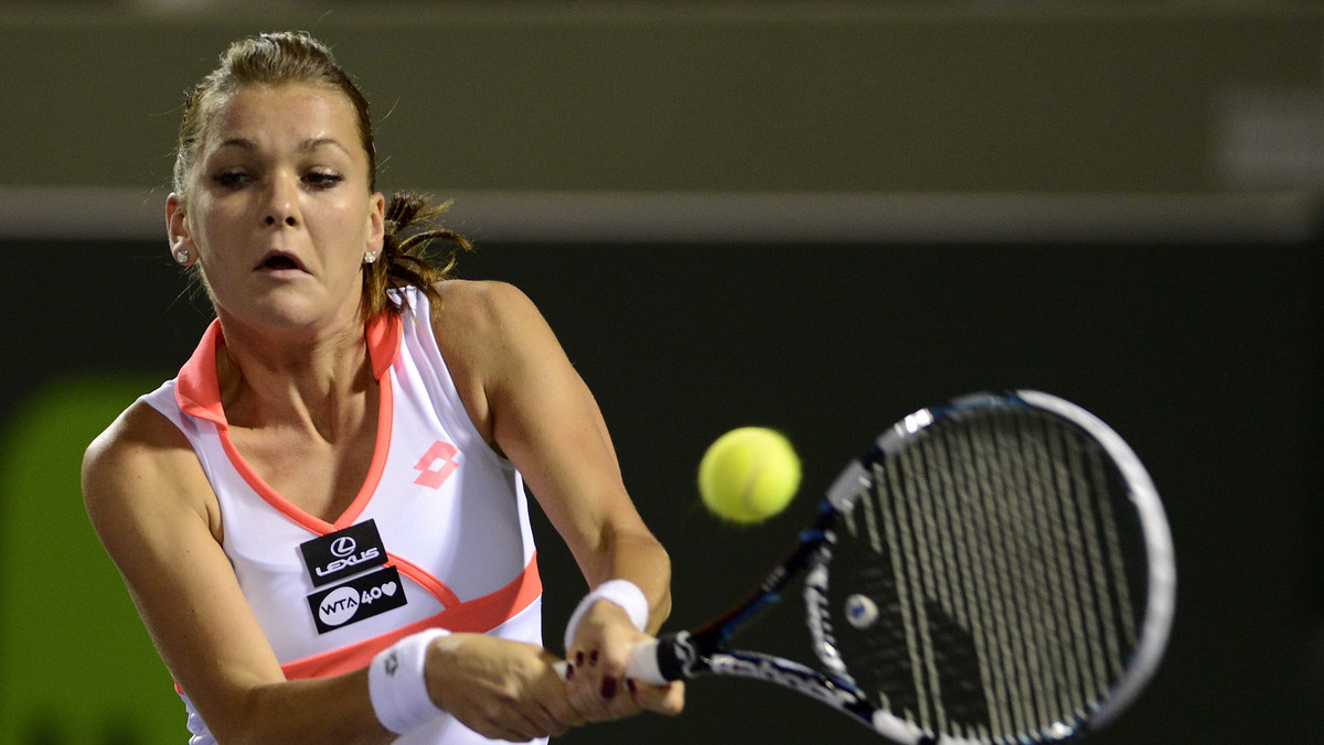 Agnieszka Radwańska utrzymała czwartą pozycję w najnowszym rankingu WTA Tour. Awans o jedną lokatę zanotowała natomiast młodsza siostra "Isi" - Urszula. Agnieszka spadła natomiast o jedno miejsce w rankingu WTA Tour Race.