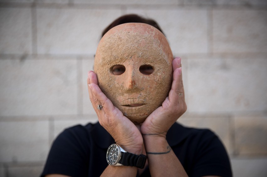 Retka praistorijska kamena maska, koja datira iz perioda pre-keramičkog neolita B (PPNB) pre 9.000 godina