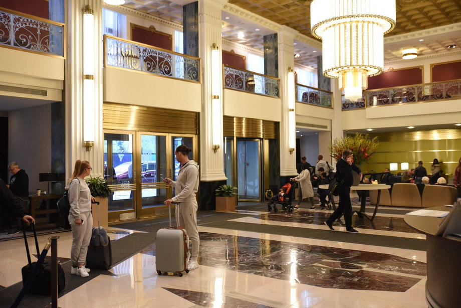 Lobby w New Yorker Hotel
