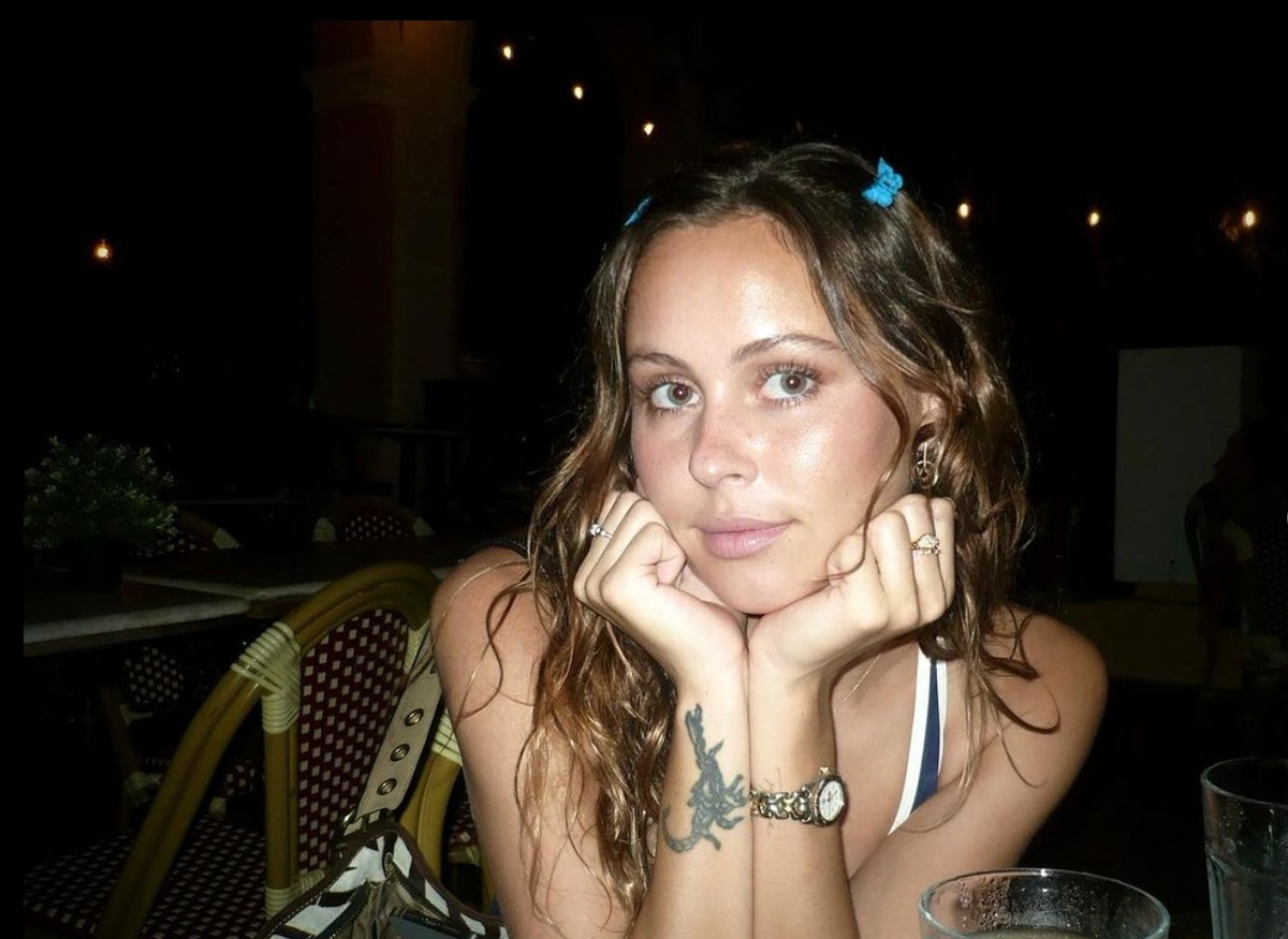 Stela Beri se zaljubila ubeskućnika koji je živeo u autu i on joj je ...