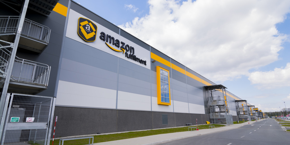 Kolejne magazyny w Polsce stawia Amazon. To gigant e-handlu wybudował największy kompleks w zeszłym roku