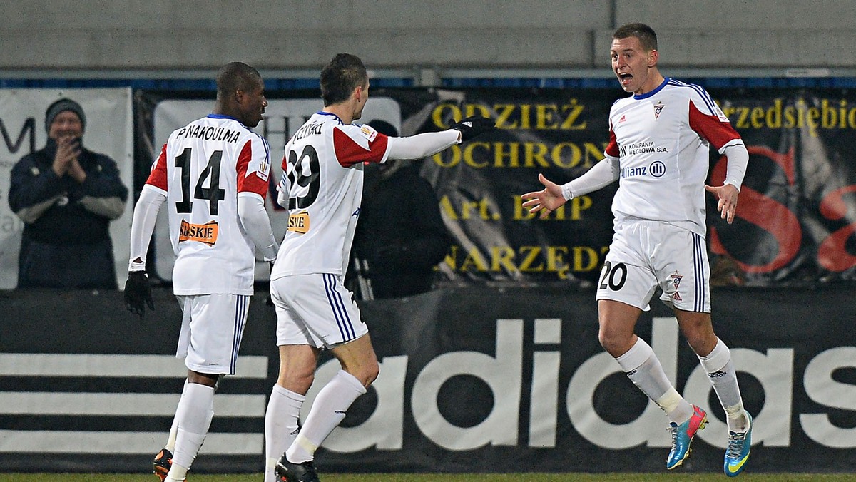 Górnik Zabrze pokonał 2:0 (1:0) Podbeskidzie Bielsko-Biała w rozegranym na stadionie im. Ernesta Pohla meczu sparingowym. Bramki dla zabrzan padły po strzałach Bartosza Iwana i Prejuce'a Nakoulmy.