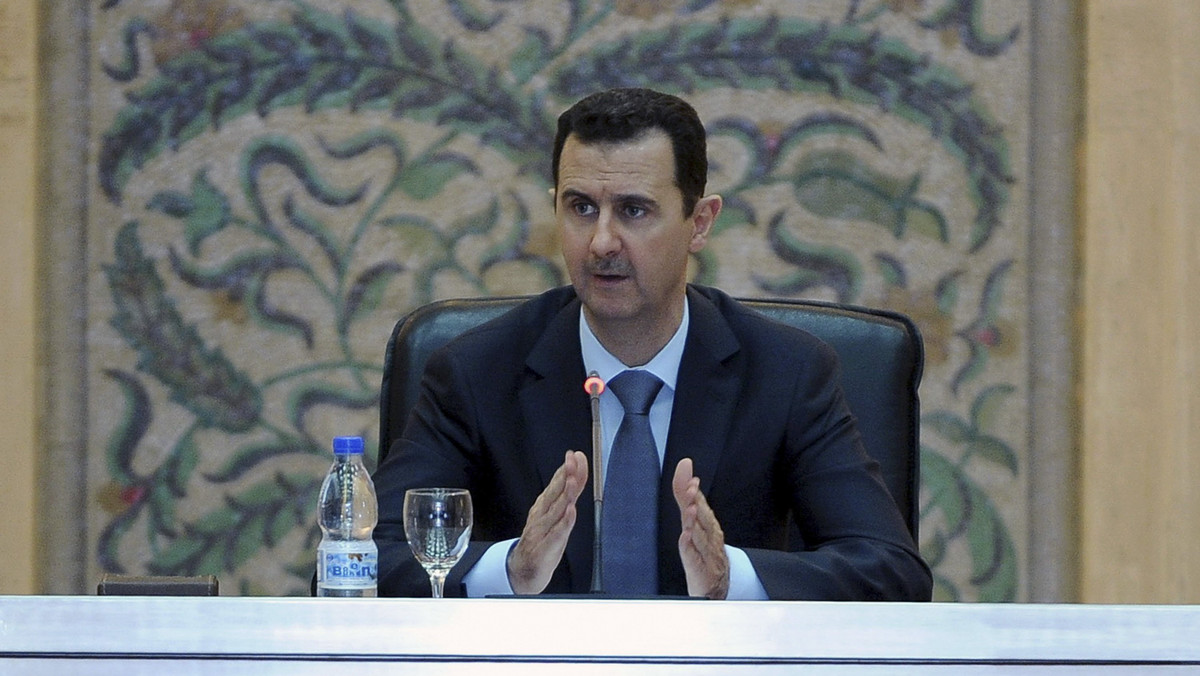Telewizja Al-Arabija informuje, powołując się na rosyjskiego dyplomatę, że prezydent Syrii Baszar al-Assad jest gotów ustąpić z zajmowanego urzędu pod warunkiem, że dojdzie do tego w "cywilizowanych warunkach". Informację tę jednak błyskawicznie zdementowała syryjska telewizja państwowa. "To bezpodstawne" - podano.