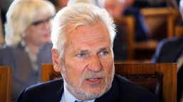 aleksander kwaśniewski wieszczy kłopoty karola nawrockiego. "zakochanie w trumpie..."