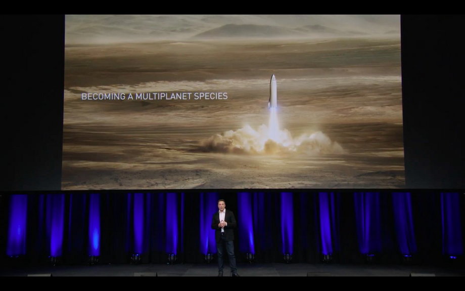 Elon Musk rozpoczyna wystąpienie na Międzynarodowym Kongresie Astronautycznym