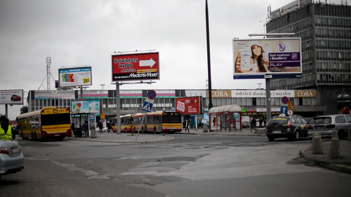 Tymczasowy dworzec autobusowy na stacji Warszawa Wschodnia i zmodernizowana pętla od strony ul. Lubelskiej oraz remont pętli od strony ul. Kijowskiej - oto, co dla kibiców piłkarskich chcących dojechać na mecze Euro 2012 autobusami przygotowała stolica. PKS nie przewiduje też żadnych dodatkowych połączeń w czasie mistrzostw.