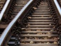 Kolejowa rewolucja w miastach. Powstają nowe stacje, remontowane są tory, a samorządy kupują pociągi