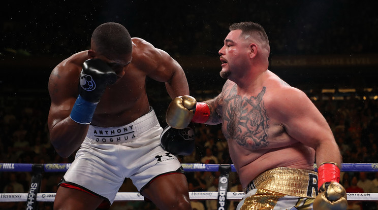 Andy Ruiz Jr. (jobbra) nagy hasánál talán csak a pofonjai voltak méretesebbek / Fotó: GettyImages