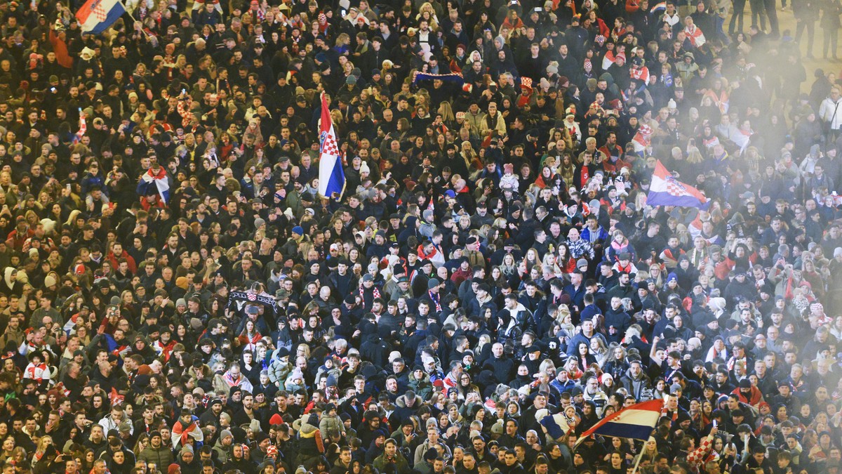 Oglasilo se Ministarstvo spoljnih poslova Srbije nakon dočeka uz Tompsona u Zagrebu: "Sve učestalije isticanje simbola iz Drugog svetskog rata u Hrvatskoj" Kép