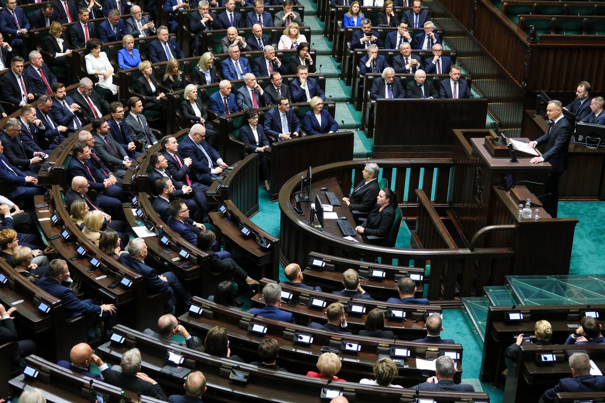 Warszawa, 13.11.2023. Prezydent RP Andrzej Duda przemawia podczas pierwszego posiedzeniea Sejmu X kadencji na sali obrad Sejmu w Warszawie.