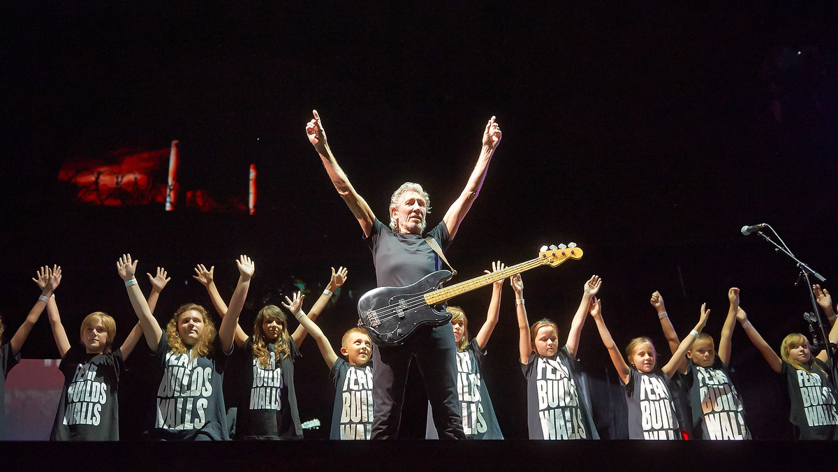 Po dwóch latach były basista i wokalista Pink Floyd raz jeszcze zawitał do Polski z dziełem swojego życia. "The Wall Live" wypadło na warszawskim Stadionie Narodowym nawet bardziej nieziemsko niż w łódzkiej hali. Rozmach superprodukcji, nafaszerowanej efektami wizualnymi i dźwiękowymi, niejednokrotnie przykrywał jednak samą muzykę.