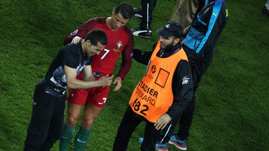 Euro 2016: fan Cristiano Ronaldo wbiegł na murawę