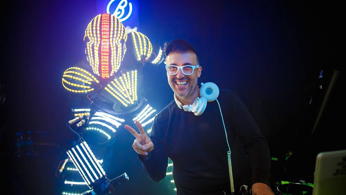 W miniony piątek w Klubie Capitol w Warszawie odbyła się 1. edycja festiwalu DJ'a Adamusa. Wszystkich zaskoczyło wyznanie producenta muzycznego, który ogłosił, że kończy w tym roku karierę muzyczną. Co dalej?