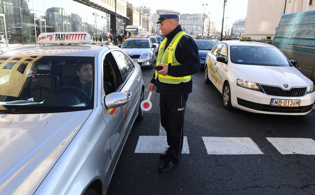 Protest taksówkarzy paraliżuje Warszawę. "Jedziemy w konkretne miejsce i je po prostu blokujemy"
