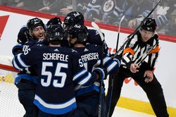 NHL. Wysokie wygrane Jets i Knights, spektakularny mecz Scheifele'a