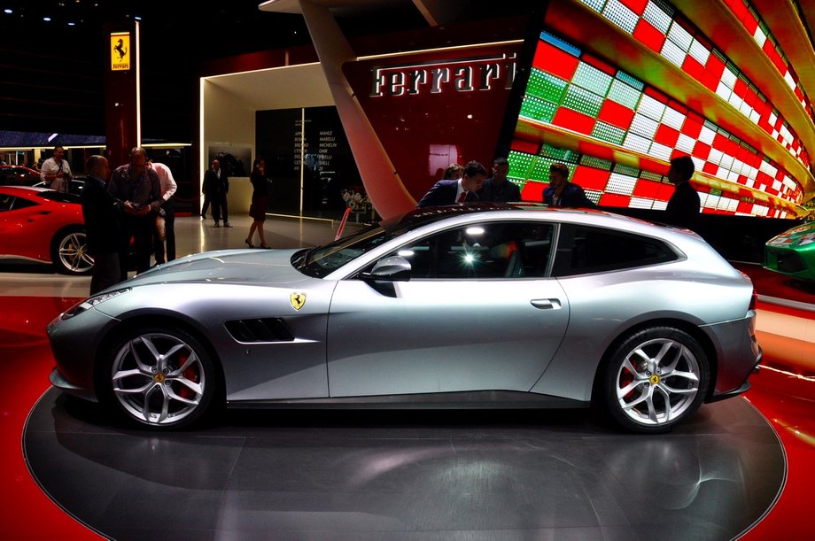 Ferrari GTC4Lusso T rozpędzi się do ponad 320 km/godz. 