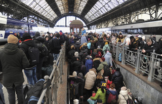 Wąsik: W poniedziałek do Polski wjechało ponad 100 tys. osób z Ukrainy