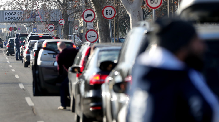 Ma is szükség lesz az autósok türelmére az utakon / Blikk / Fotó: Varga Imre