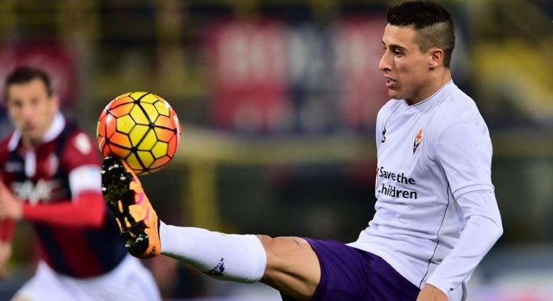 Fiorentina's forward Cristian Tello controls the ball during the Serie A football match against Bologna Febrauary 6, 2016