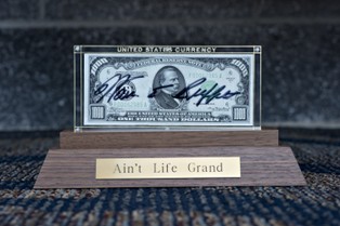 Jak oszczędzić więcej pieniędzy? Oto 7 zasad Warrena Buffetta