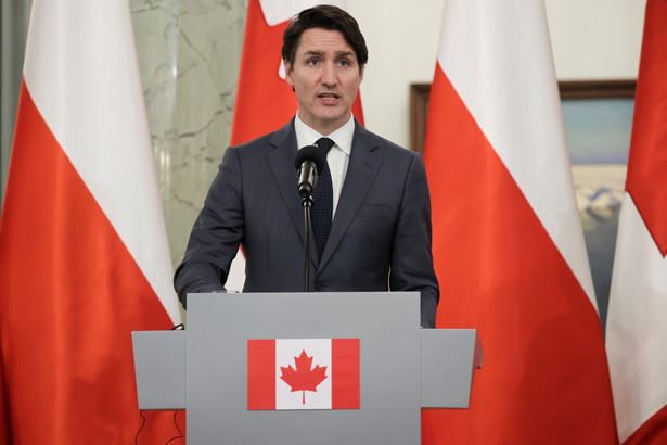 Warszawa, 10.03.2022. Ppremier Kanady Justin Trudeau podczas wspólnej konferencji prasowej z prezydentem RP Andrzejem Dudą po spotkaniu w Pałacu Prezydenckim w Warszawie, 10 bm. (jm) PAP/Leszek Szymański