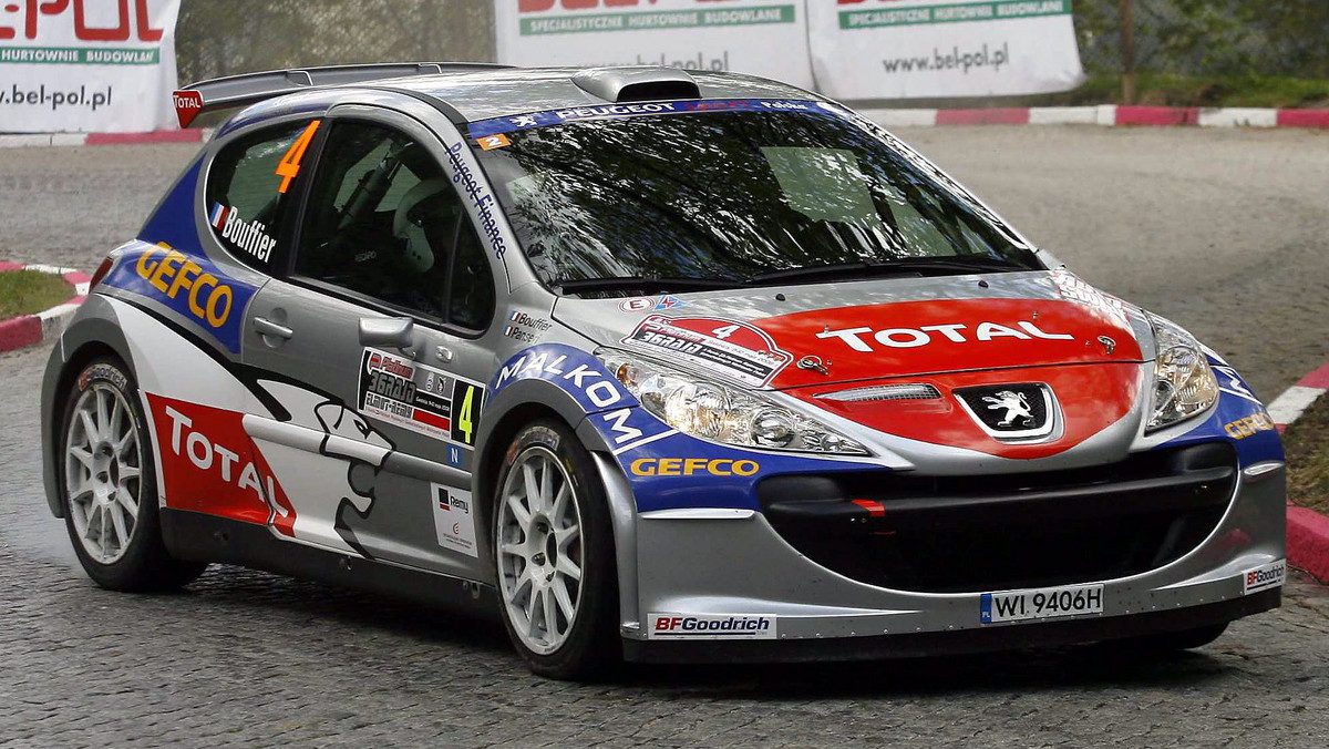 Trzykrotny rajdowy mistrz Polski Bryan Bouffier (Peugeot 207 S2000) triumfował w klasie A7 S w rajdzie Lyon-Charbonnieres, rundzie mistrzostw Francji. W klasyfikacji generalnej był czwarty, przegrał tylko w trzema kierowcami jadącymi samochodami WRC.