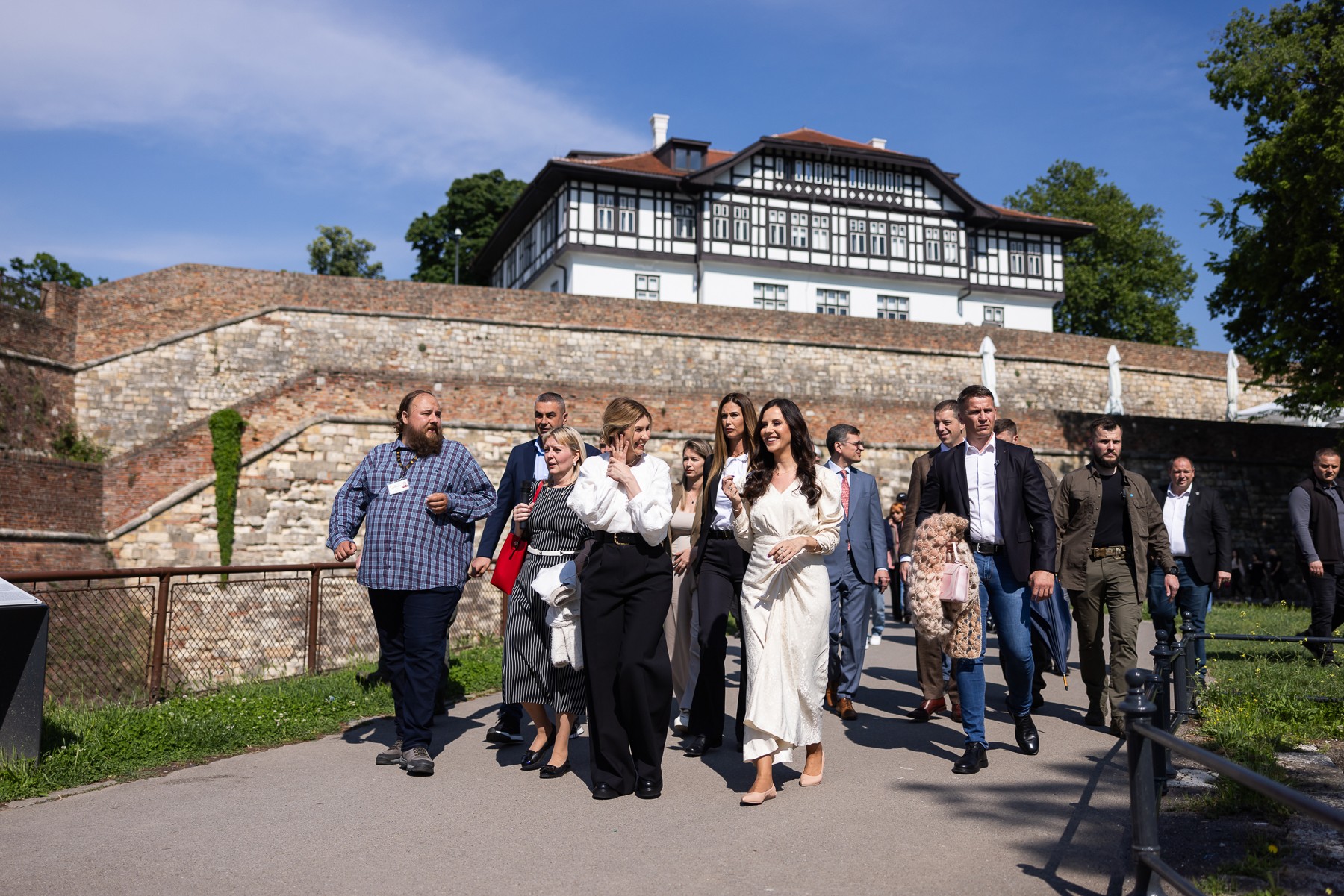 Prvá dáma Ukrajiny Olena Zelenská a  prvá dámá Srbska Tamara Vučičová.