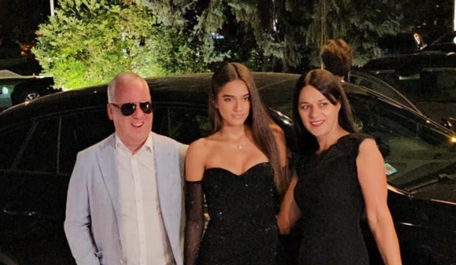 Saša Matić sa ženom i ćerkom