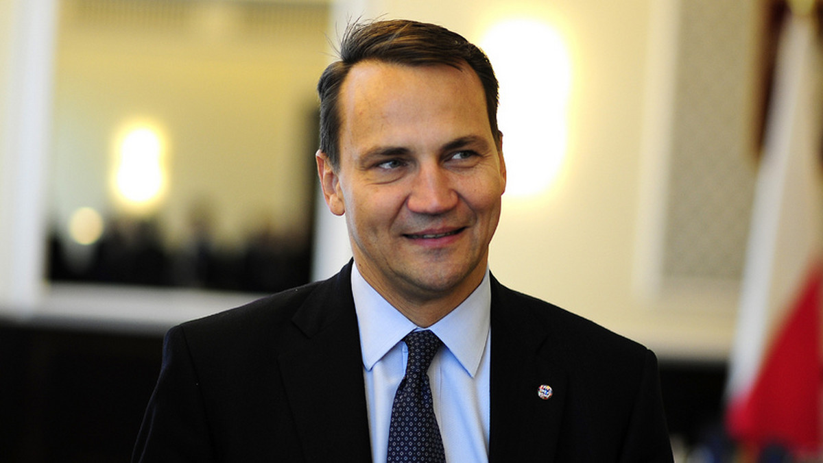 Szef MSZ Radosław Sikorski poinformował, że jest już w drodze do Kijowa, gdzie udaje się z misją na prośbę szefowej unijnej dyplomacji Catherine Ashton.