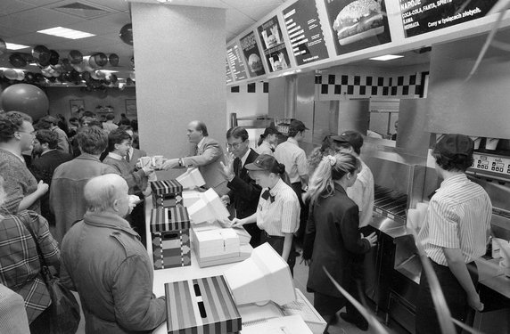 30 lat McDonald’s w Polsce. Tak wyglądały początki kultowej sieci