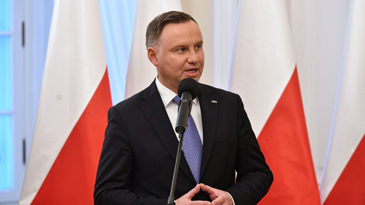 Prezydent Andrzej Duda zwrócił się do Trybunału Konstytucyjnego o zbadanie, czy możliwe jest stwierdzanie nieważności postępowań w oparciu o ocenę prawidłowości procedury wyłaniania kandydatów na sędziów przeprowadzanej przez KRS.