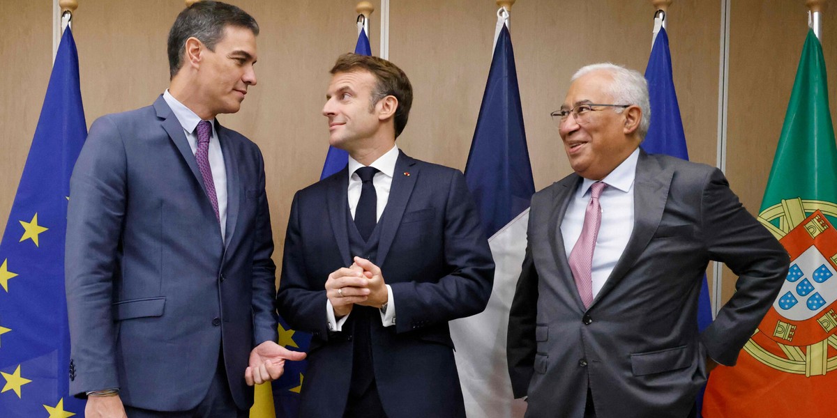 Przywódcy Hiszpanii, Francji i Portugalii: Pedro Sanchez, Emmanuel Macron i Antonio Costa.