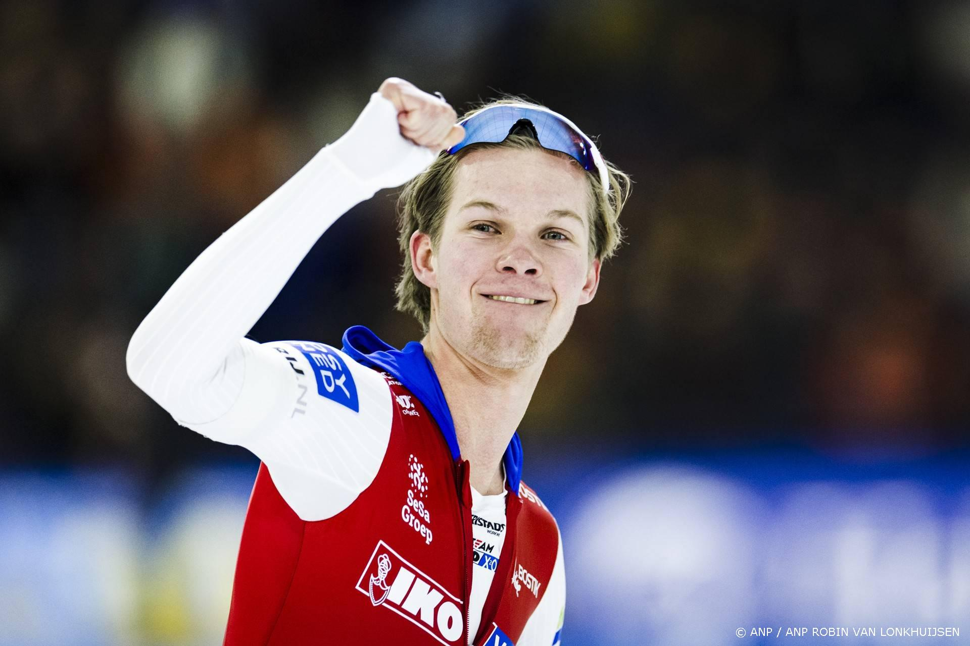 Leerdam valt bij 1.000 meter, ticket onzeker - Van de Bunt (21) stunt op 5.000 meter