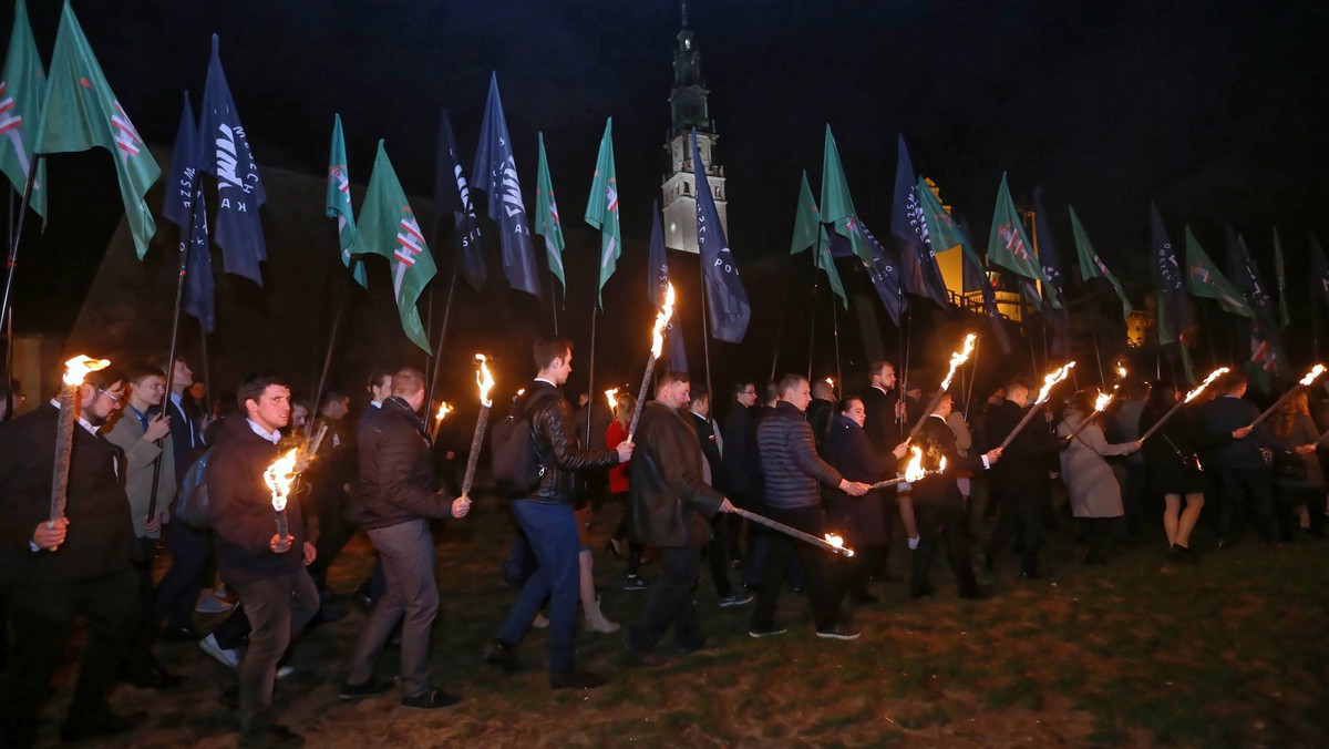 Prawie połowa Polaków uważa, że na Jasnej Górze nie powinny odbywać się zamknięte spotkania narodowców w sali im. ks. Kordeckiego. Tak wynika z sondażu SW Research dla "Rzeczpospolitej". 