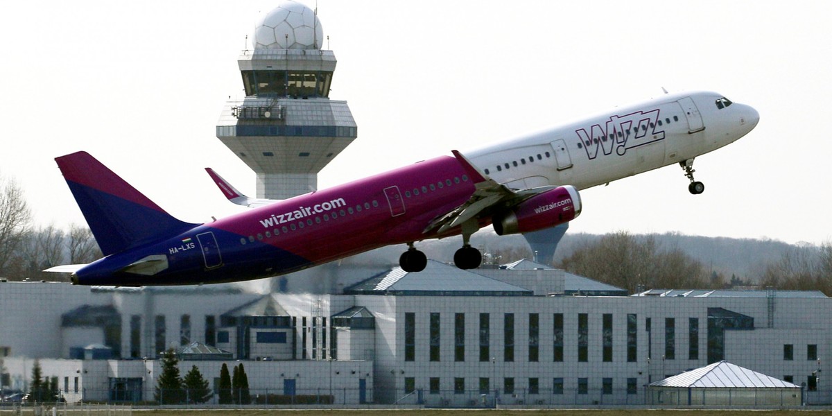 Tanie linie lotnicze Wizz Air to jeden z pierwszych przewoźników, którzy wznawiają loty międzynarodowe z Polski po trzymiesięcznej przerwie. 