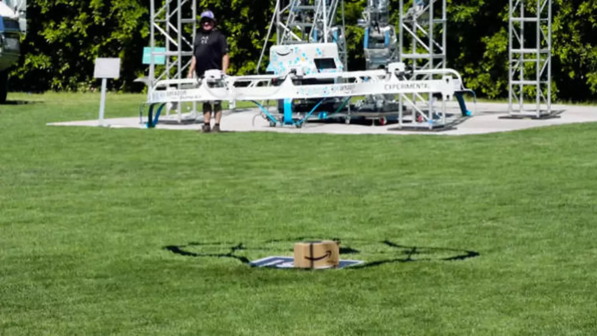 Amazon chce zrzucać paczki z dronów. Ujawnia to nowy patent