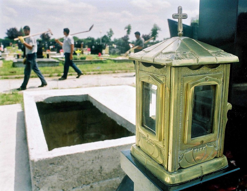 Na groblju već jedna osoba služi kaznu zatvora