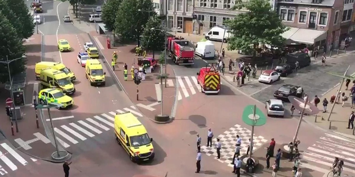 Belgijskie służby na miejscu zamachu w Liege