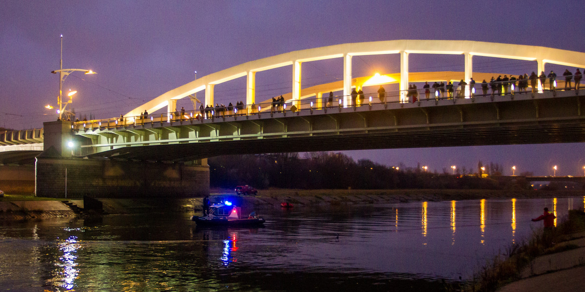 Policja znowu na moście Św. Rocha. Dotarli do świadka?