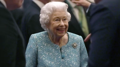 Elżbieta II przygotowuje się do świąt. W Windsorze pojawiła się pierwsza choinka