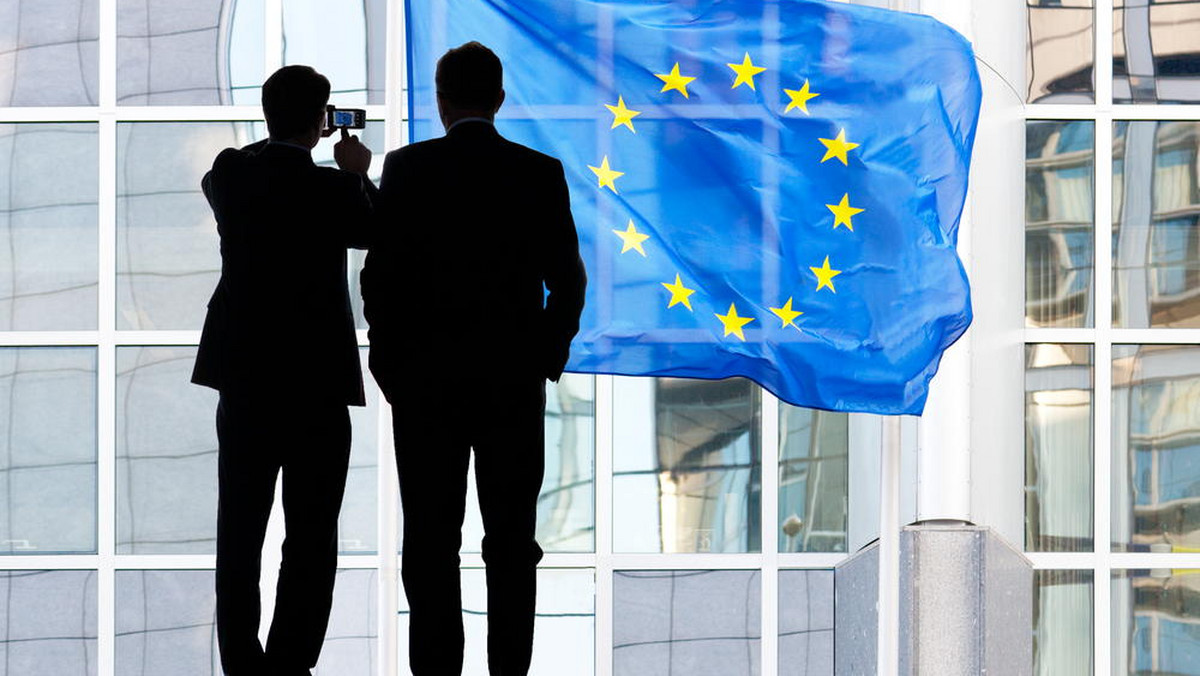 Negocjacje ws. umowy o wolnym handlu między UE a USA będą się toczyć jeszcze w 2015 r., czyli przeciągną się do powołania nowego składu Komisji Europejskiej - przyznają źródła unijne. Porozumienie ma umożliwiać wyznaczanie światowych standardów produkcji.
