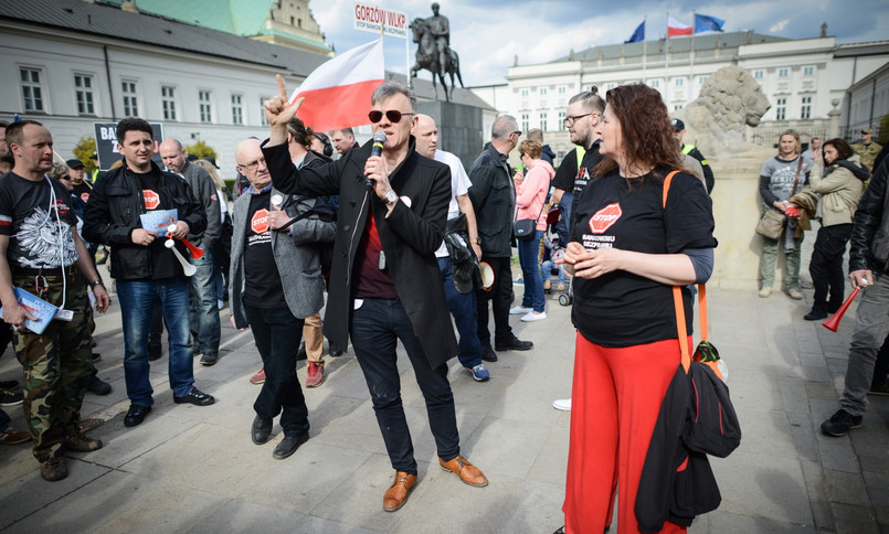 Manifestacja Osób Poszkodowanych Przez Banki. Frankowicze protestowali przed NBP i Pałacem Prezydenckim